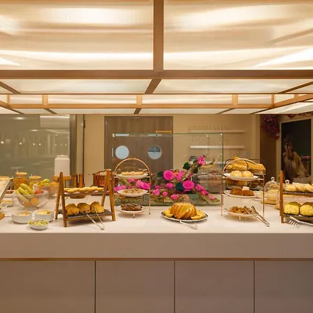 Luster Hotel 5*