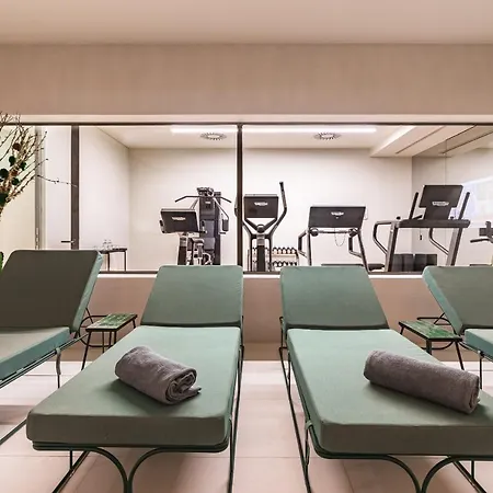 Hotel Luster 4*