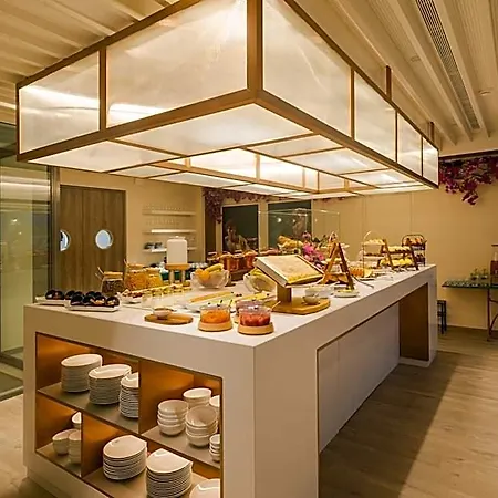 Luster Hotel
