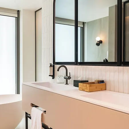 Luster Hotel