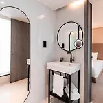 Luster Hotel 4*