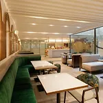 Luster Hotel