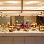 Luster Hotel 4*